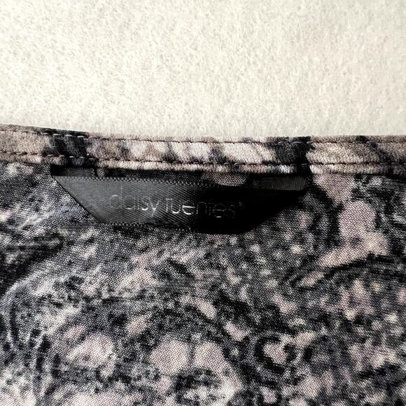 Daisy Fuentes Patterned Short Sleeve Knot Top - Picture 6 of 8